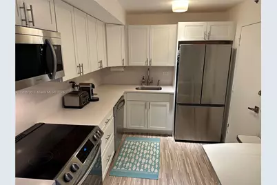 6039 Collins Ave #1529, Miami Beach, FL 33140 - Photo 1