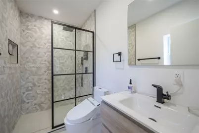 545 NW 47th St, Miami, FL 33127 - Photo 15