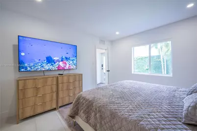 545 NW 47th St, Miami, FL 33127 - Photo 11