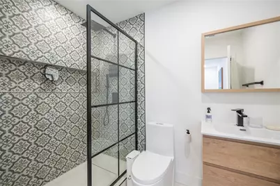 545 NW 47th St, Miami, FL 33127 - Photo 25