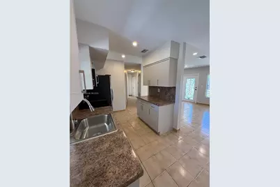 11325 NW 59th Ct, Hialeah, FL 33012 - Photo 15