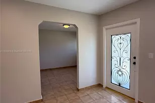 11325 NW 59th Ct, Hialeah, FL 33012 - Photo 7