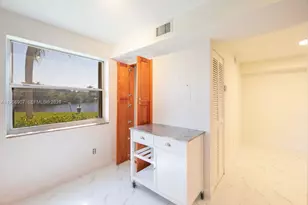 11250 SW 13th St, Pembroke Pines, FL 33025 - Photo 5