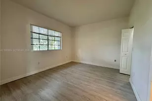 2590 NE 3rd Dr, Homestead, FL 33033 - Photo 9