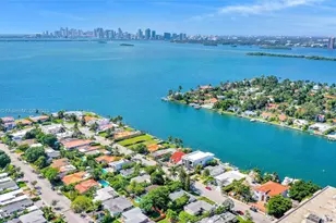 7536 W Treasure Dr, North Bay Village, FL 33141 - Photo 7