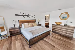 7536 W Treasure Dr, North Bay Village, FL 33141 - Photo 23