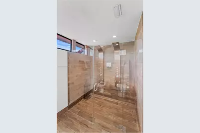 7536 W Treasure Dr, North Bay Village, FL 33141 - Photo 25