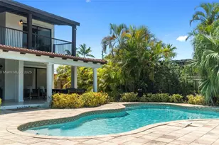 7536 W Treasure Dr, North Bay Village, FL 33141 - Photo 3