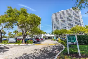 3701 N Country Club Dr, Aventura, FL 33180 - Photo 29