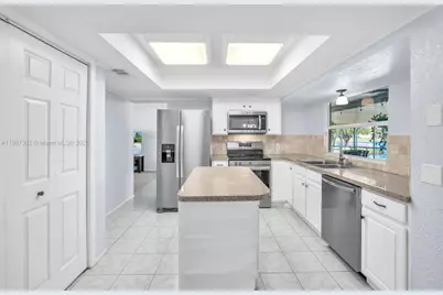 1245 NW 92nd Ave, Pembroke Pines, FL 33024 - Photo 11