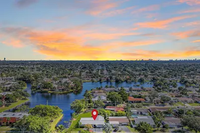 1245 NW 92nd Ave, Pembroke Pines, FL 33024 - Photo 5