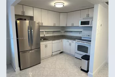 2301 Collins Av #737, Miami Beach, FL 33139 - Photo 3