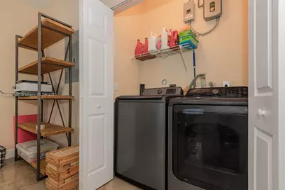 13155 NW 9th Ct, Pembroke Pines, FL 33028 - Photo 17