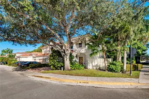 13155 NW 9th Ct, Pembroke Pines, FL 33028 - Photo 3