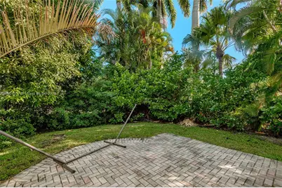 13155 NW 9th Ct, Pembroke Pines, FL 33028 - Photo 5