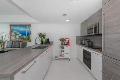 400 Sunny Isles Blvd #906, Sunny Isles Beach, FL 33160 - Photo 9