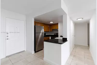 1621 Bay Rd #604, Miami Beach, FL 33139 - Photo 5