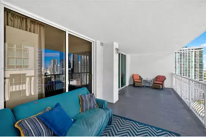 1200 Brickell Bay Dr #3914, Miami, FL 33131 - Photo 23