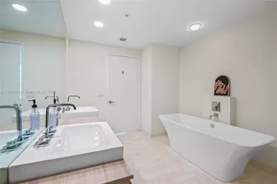 17111 Biscayne Blvd #1805, North Miami Beach, FL 33160 - Photo 25