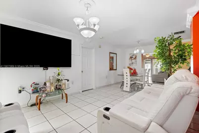 720 NW 19th Ct, Miami, FL 33125 - Photo 9