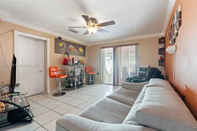 720 NW 19th Ct, Miami, FL 33125 - Photo 15