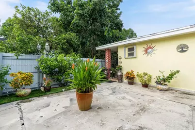 720 NW 19th Ct, Miami, FL 33125 - Photo 29