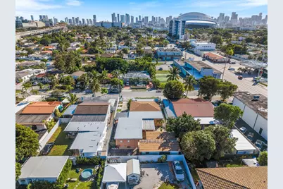 720 NW 19th Ct, Miami, FL 33125 - Photo 3