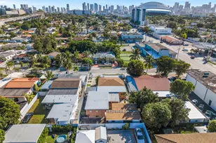 720 NW 19th Ct, Miami, FL 33125 - Photo 3