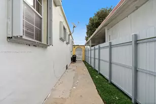 720 NW 19th Ct, Miami, FL 33125 - Photo 27