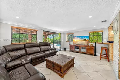 1300 W 77th St, Hialeah, FL 33014 - Photo 9