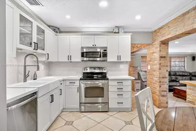 1300 W 77th St, Hialeah, FL 33014 - Photo 13