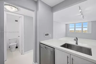 1020 Meridian Ave #811, Miami Beach, FL 33139 - Photo 21