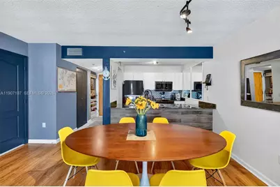 1200 Brickell Bay Dr #3914, Miami, FL 33131 - Photo 5