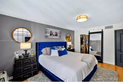 1200 Brickell Bay Dr #3914, Miami, FL 33131 - Photo 11