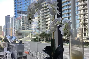 31 SE 6th St, Miami, FL 33131 - Photo 11