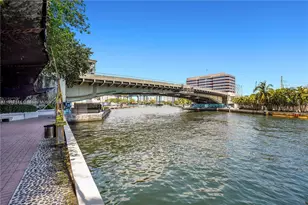 185 SW 7th St, Miami, FL 33130 - Photo 3