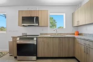 165 NW 39th St, Miami, FL 33127 - Photo 9