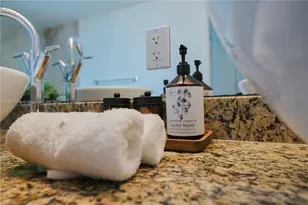 41 SE 5th St, Miami, FL 33131 - Photo 13