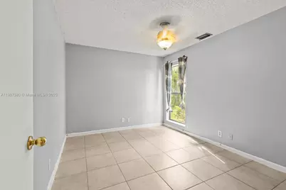 3502 Waterview Cir, Palm Springs, FL 33461 - Photo 23