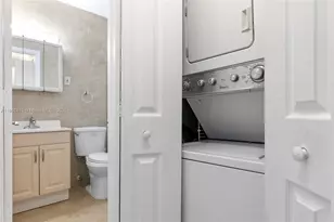 81 Edgewater Dr, Coral Gables, FL 33133 - Photo 21