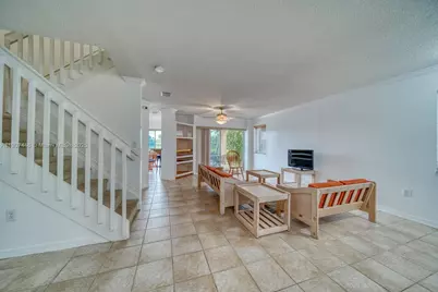 16394 SW 75th St, Miami, FL 33193 - Photo 9