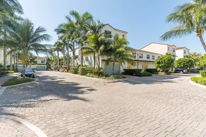 12448 NW 17th Mnr, Pembroke Pines, FL 33028 - Photo 31