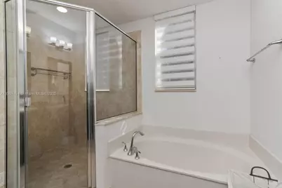 12448 NW 17th Mnr, Pembroke Pines, FL 33028 - Photo 13