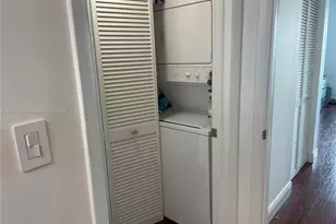 1800 N Bayshore Dr, Miami, FL 33132 - Photo 21