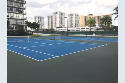 1000 Parkview Dr #511, Hallandale Beach, FL 33009 - Photo 5