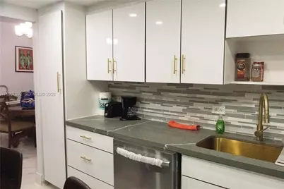 5005 Collins Ave #1523, Miami Beach, FL 33140 - Photo 9