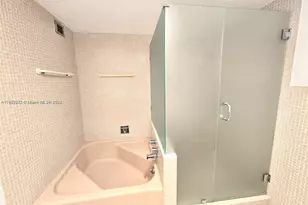 5255 Collins Ave, Miami Beach, FL 33140 - Photo 11