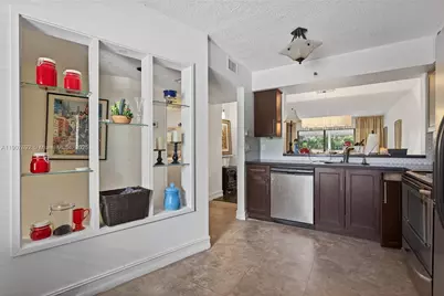 2206 S Cypress Bend Dr #301, Pompano Beach, FL 33069 - Photo 5