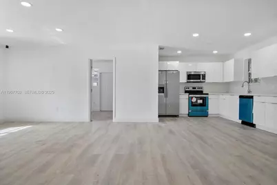 261 NE 172nd St, North Miami Beach, FL 33162 - Photo 9