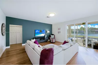 4394 Fox Ridge Dr, Weston, FL 33331 - Photo 5